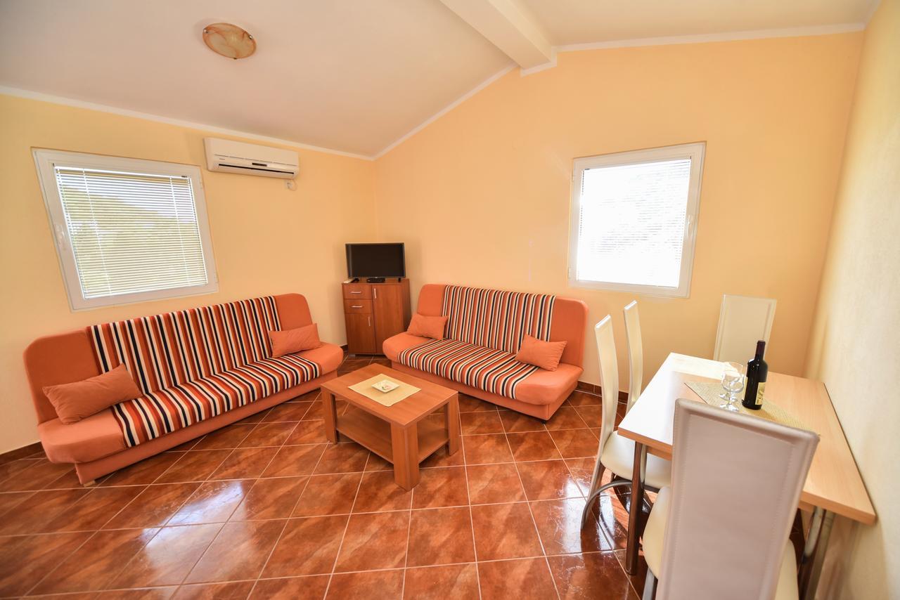 Apartmani Stanisic ชานจ์ ภายนอก รูปภาพ