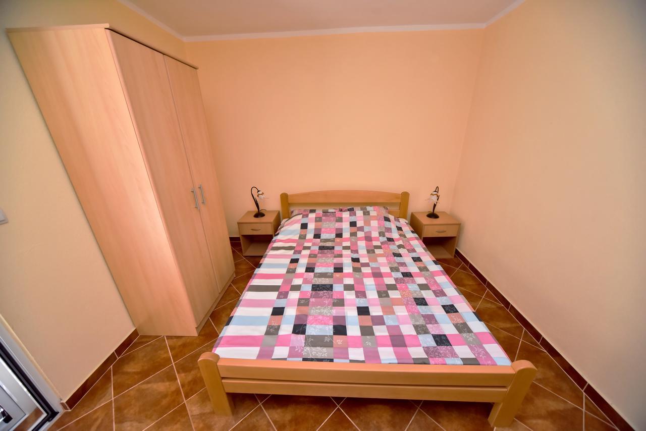 Apartmani Stanisic ชานจ์ ภายนอก รูปภาพ