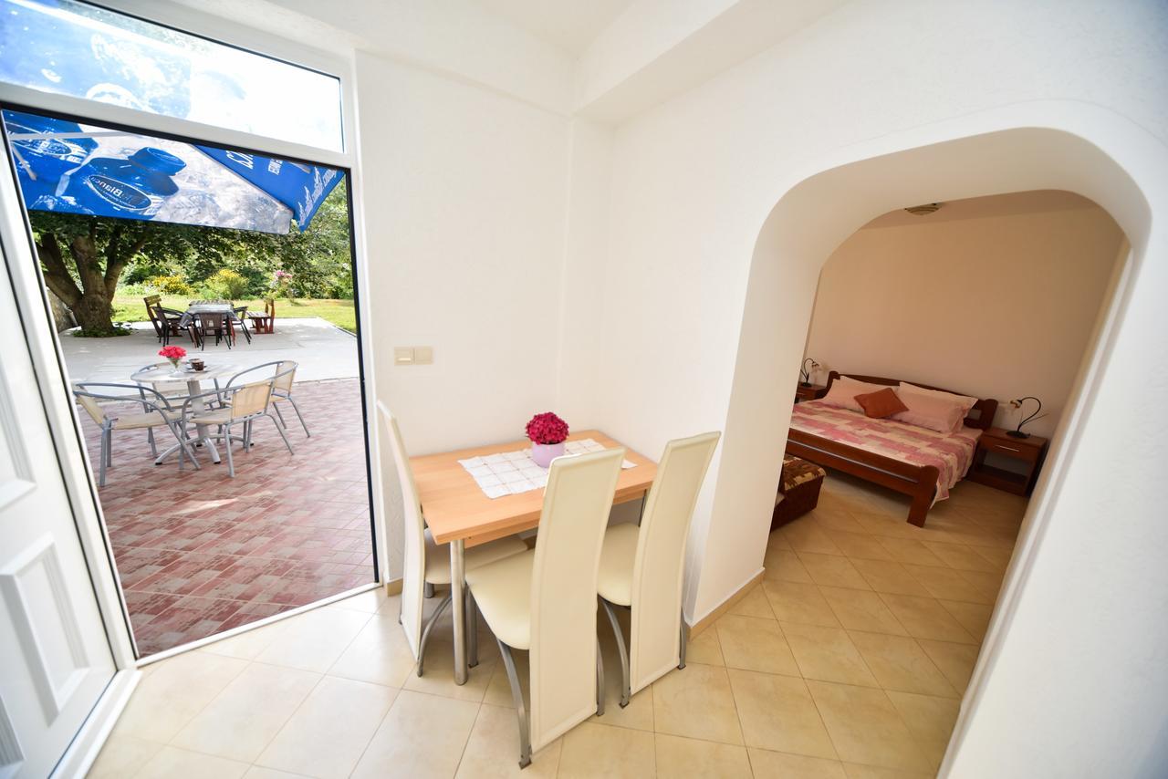 Apartmani Stanisic ชานจ์ ภายนอก รูปภาพ