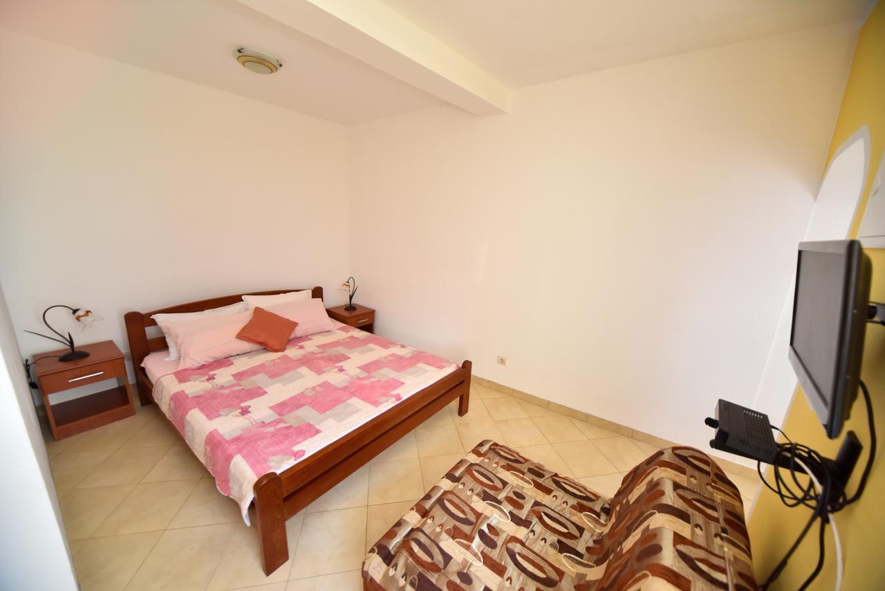 Apartmani Stanisic ชานจ์ ภายนอก รูปภาพ
