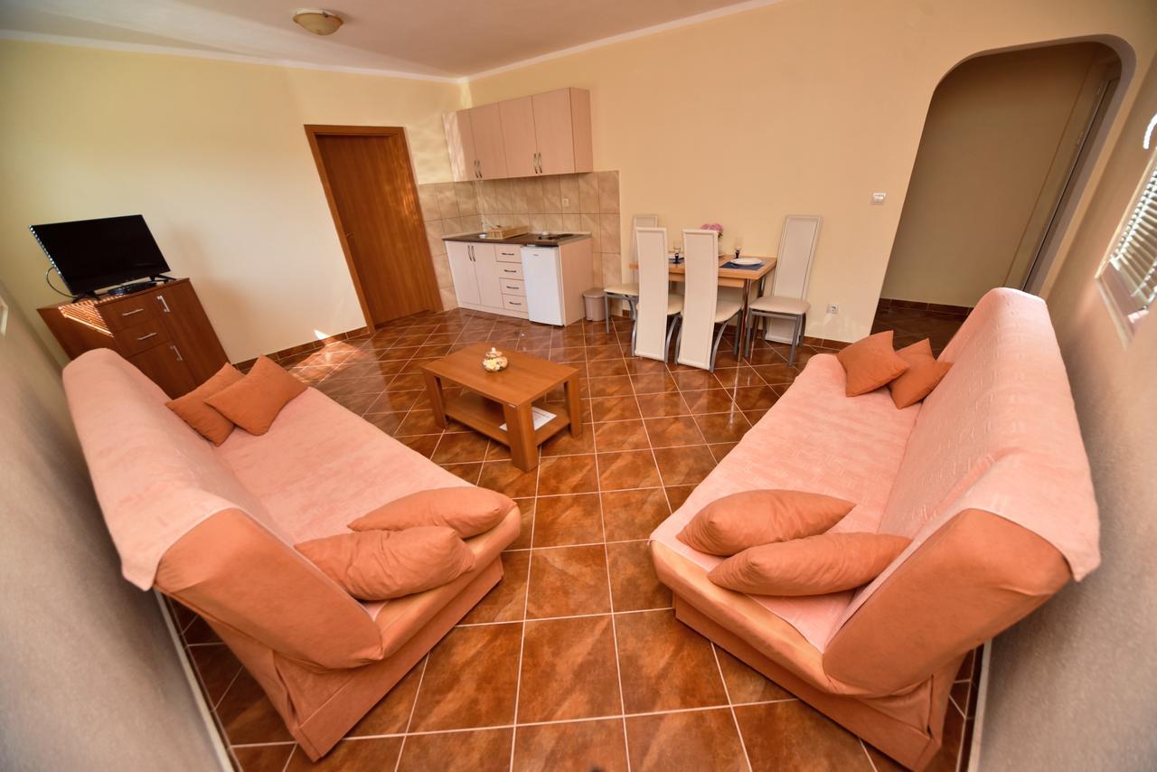 Apartmani Stanisic ชานจ์ ภายนอก รูปภาพ