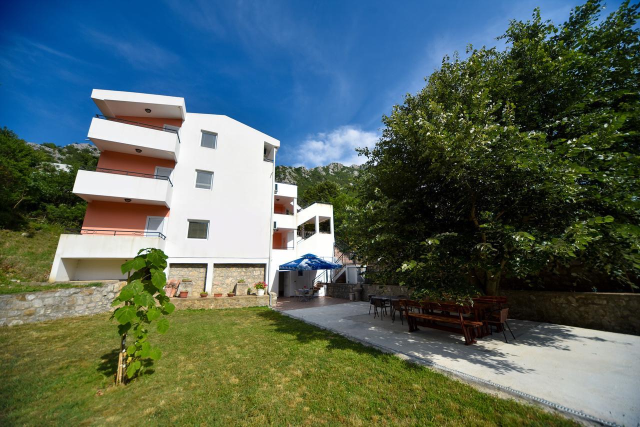 Apartmani Stanisic ชานจ์ ภายนอก รูปภาพ